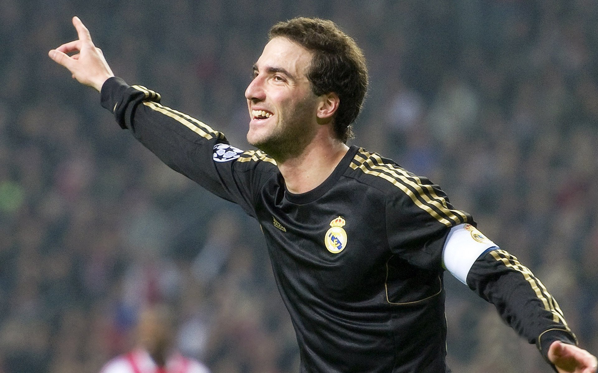 里根·史密斯用坚韧精神征服赛场，里克·史密斯